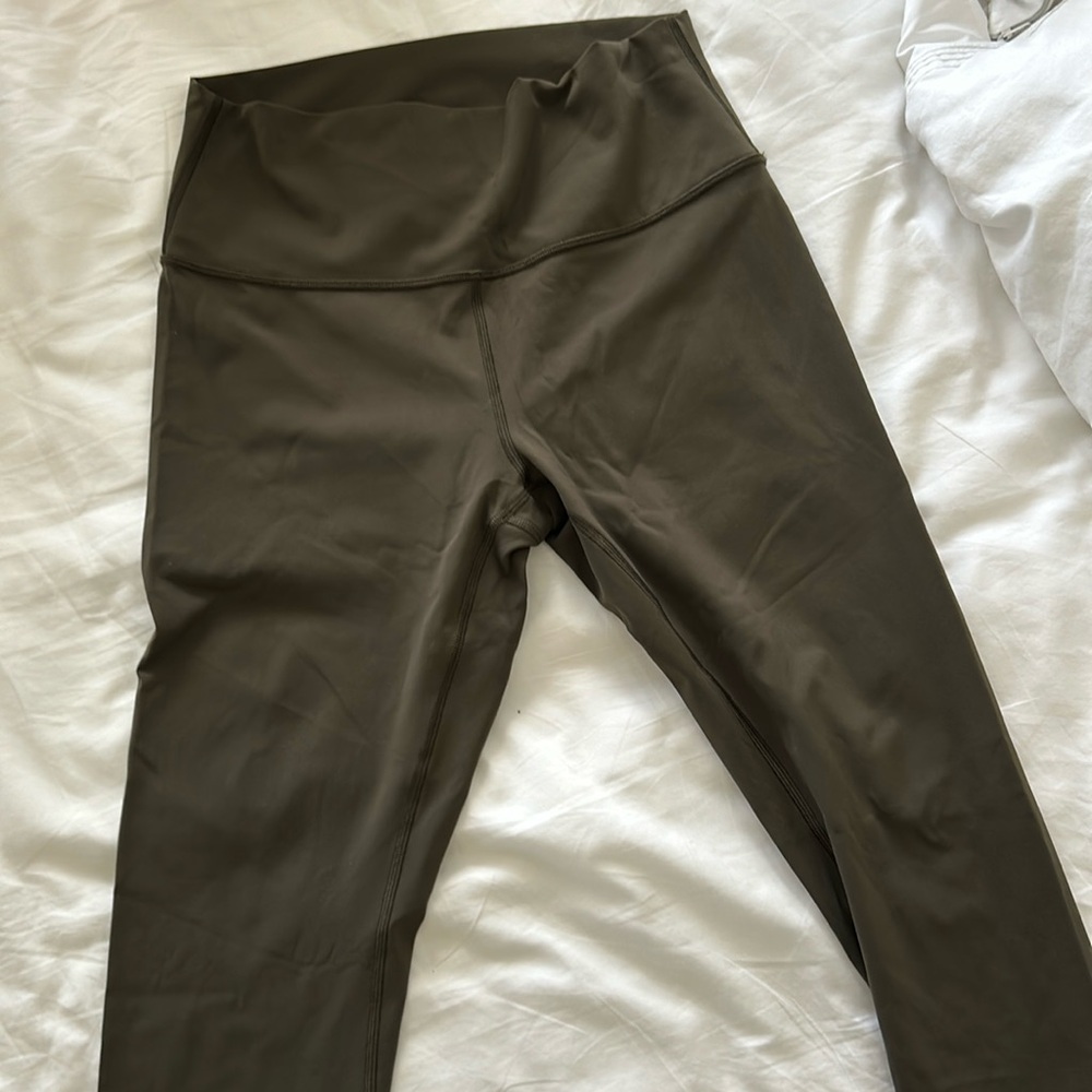 Lululemon Wunder Under SmoothCover High-Rise Tight 24"
Asia Fit Size L